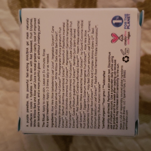 NIB Earth Harbor Glow Juice mask - Picture 3 of 4